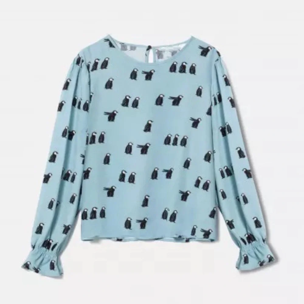 🔴 4/$15 Penguin print blue long ruffle edge sleeve viscose blouse size M in EUC - Picture 2 of 16